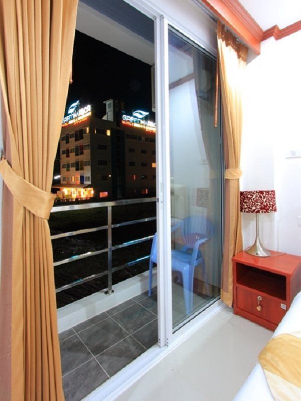 Phusita House 2 Hotel Patong Buitenkant foto